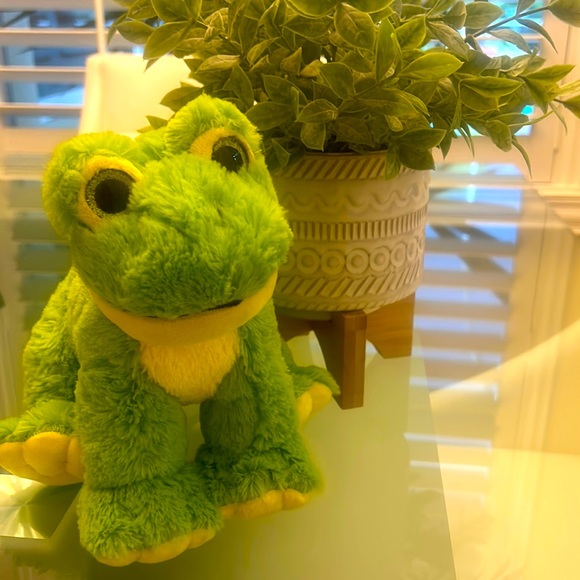 Green Hop the Frog Soft Cuddly Huggable Stuffed Animal Plush Stuffie Toy Furry - Picture 16 of 16